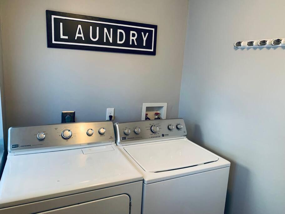 Upscale 2Bd/1.5Ba Townhome Mins To Jhh & Downtown Baltimore Exterior photo