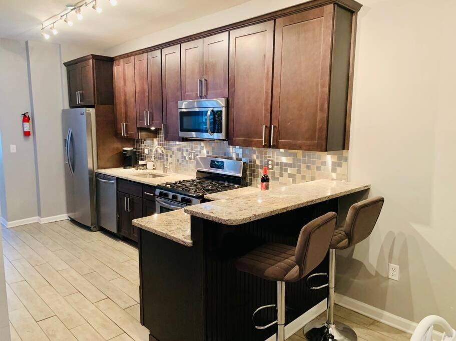 Upscale 2Bd/1.5Ba Townhome Mins To Jhh & Downtown Baltimore Exterior photo